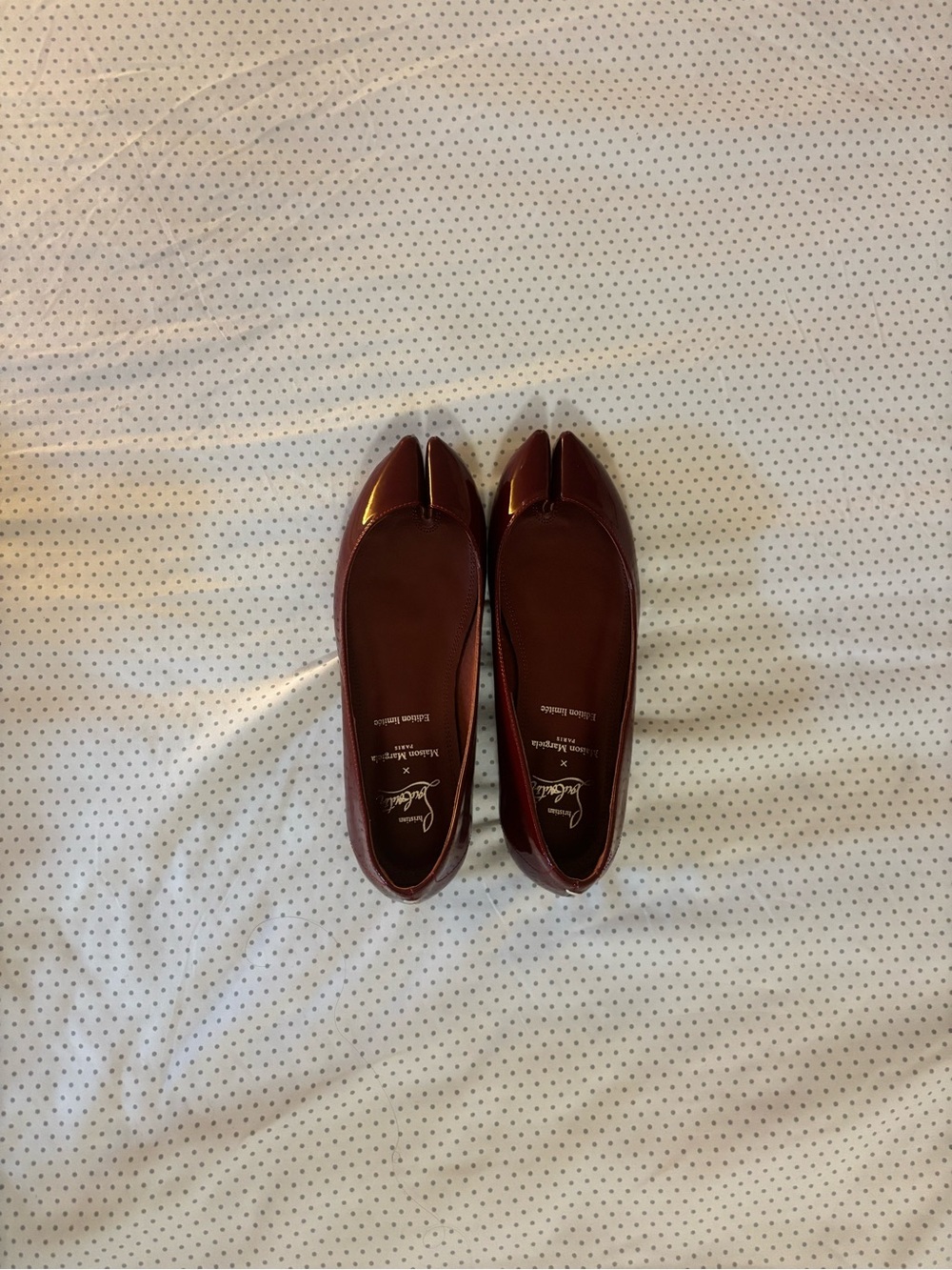 UNBRANDED-LOOK ALIKE red patent leather tabi flats size 37